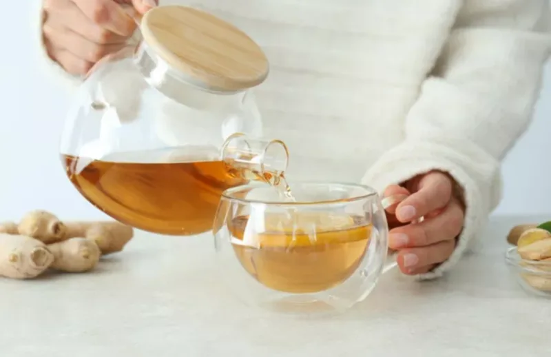 Người bị trào ngược nên ưu tiên đồ uống dịu nhẹ, ít acid, không gas và không chứa caffeine.