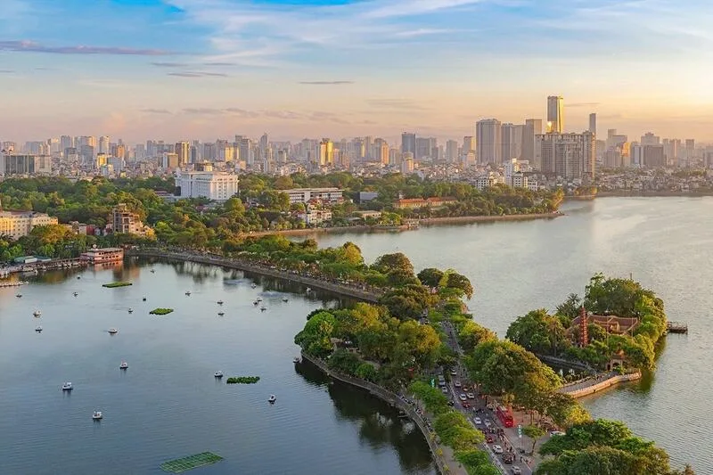 Nếu triển khai hợp lý, chính sách có thể giúp Hà Nội giảm ô nhiễm, khuyến khích giao thông công cộng và cải thiện chất lượng sống.